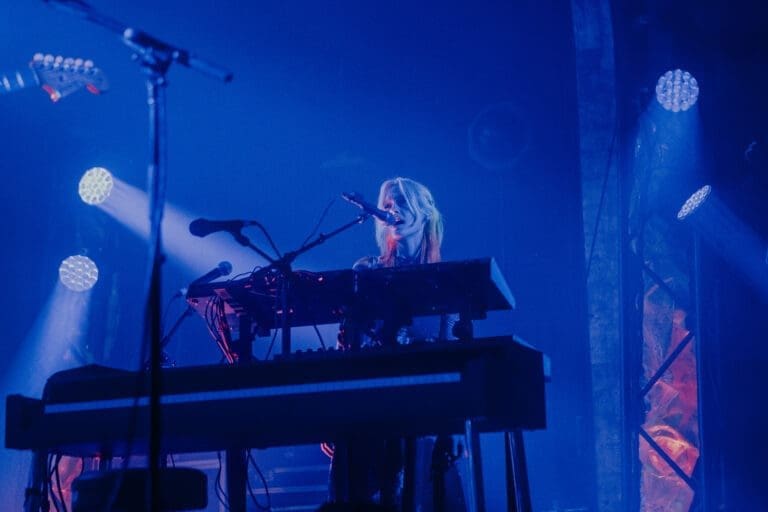 M83