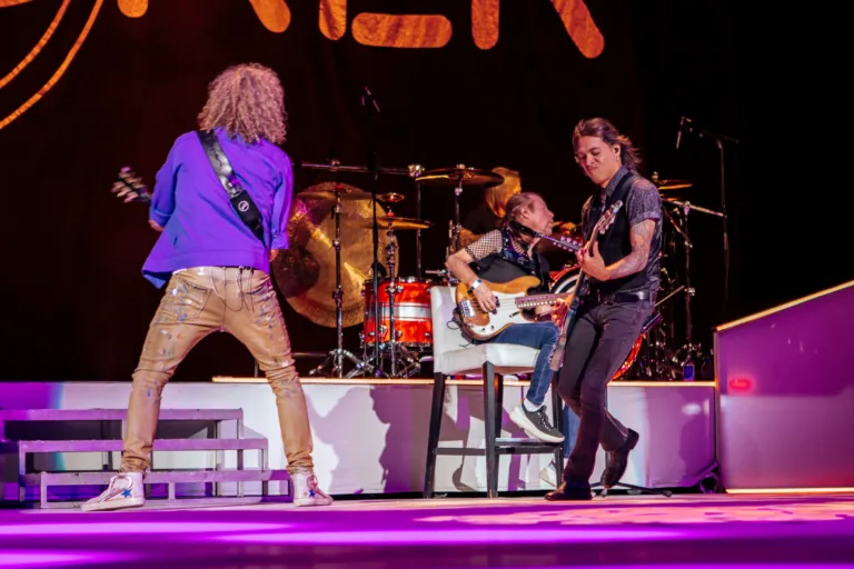 Foreigner-30