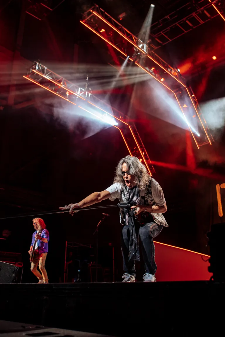 Foreigner-35