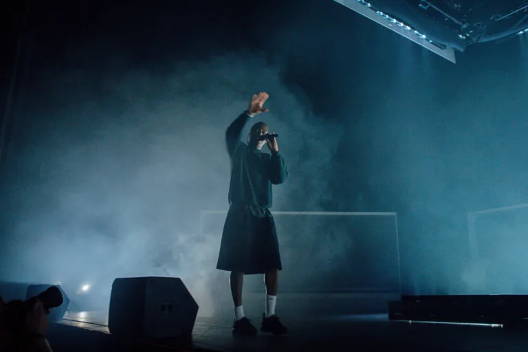 DanielCaesar-13