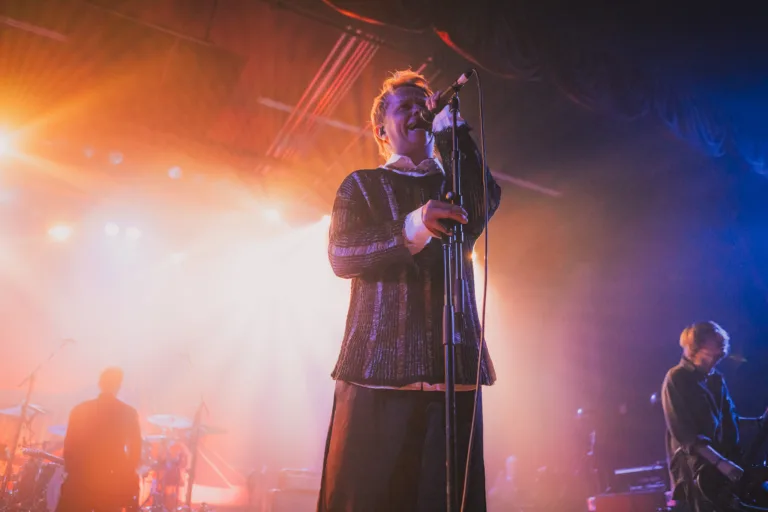 Nothing But Thieves